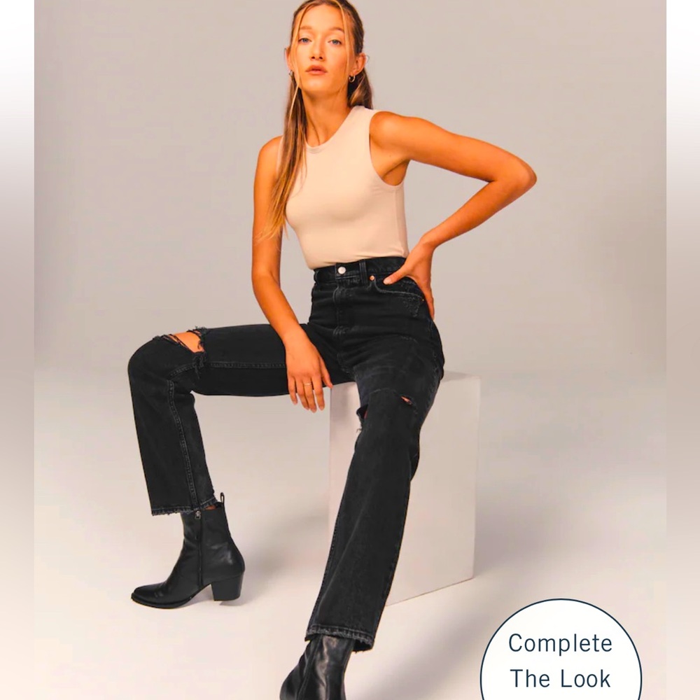 Abercrombie 90s Straight Ultra High Rise in washed black with rips. Size 27/4.